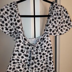 Front tie, floral Olivaceous crop